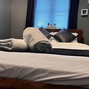 Vrlproperties. Apartment Gloucester