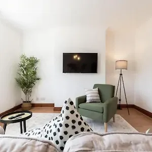 Metropolitan - 2 Bed, Private Parking Apartment, Great Commercial From Stay! Holiday home Southampton