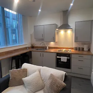 Double Bed Cosy Apartment, Near Train Station Apartment Stockport